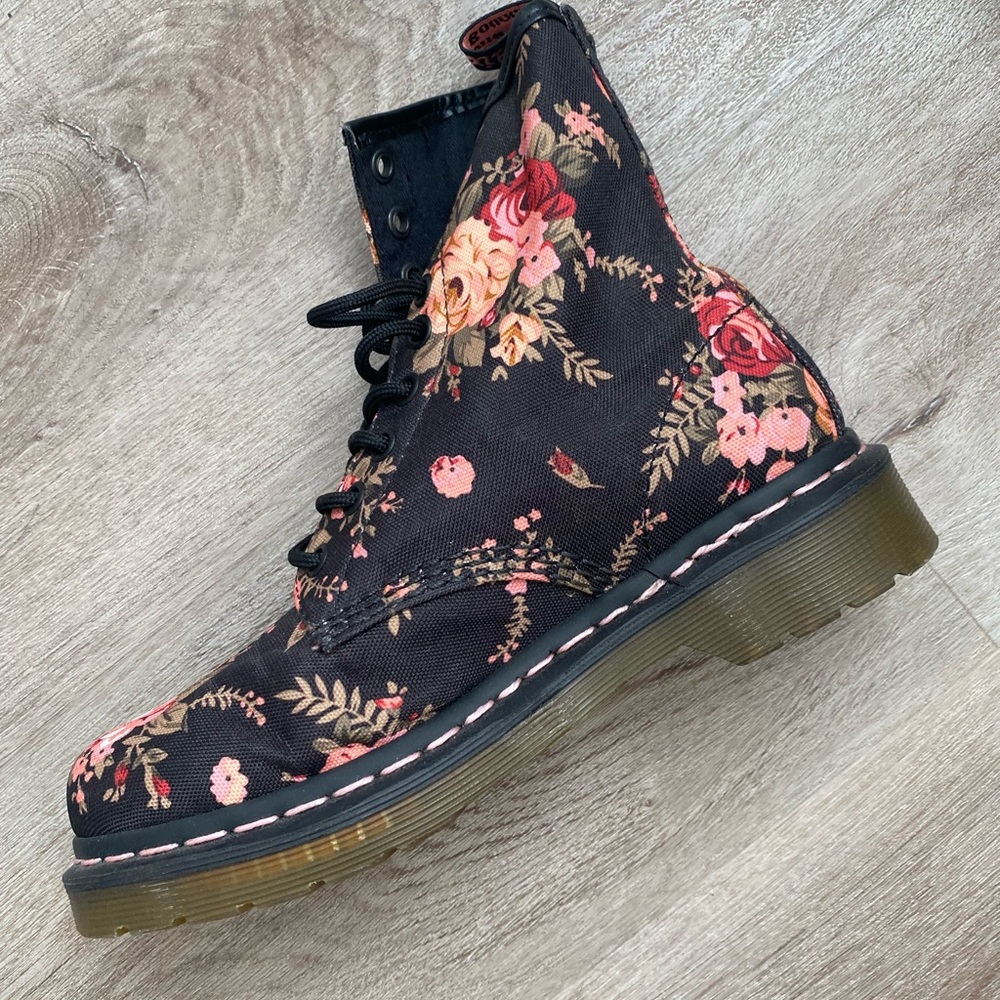Dr Martens 1460 Victorian Flower Floral Canvas boots size 6